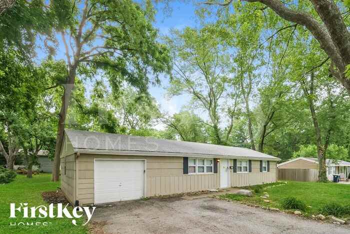 8111 N Jefferson St - Photo 2 of 16