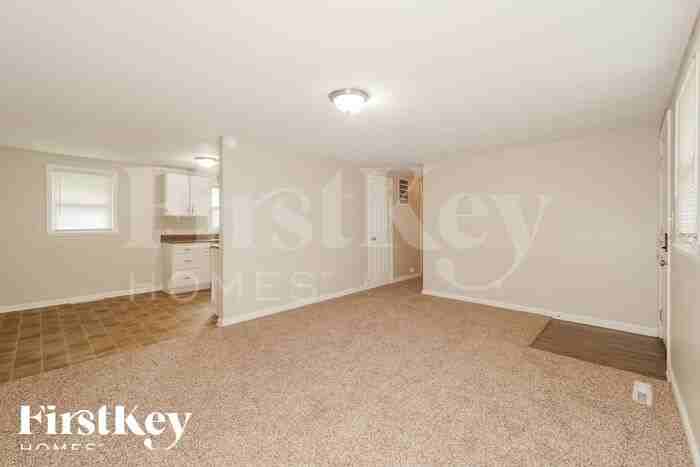 8111 N Jefferson St - Photo 3 of 16