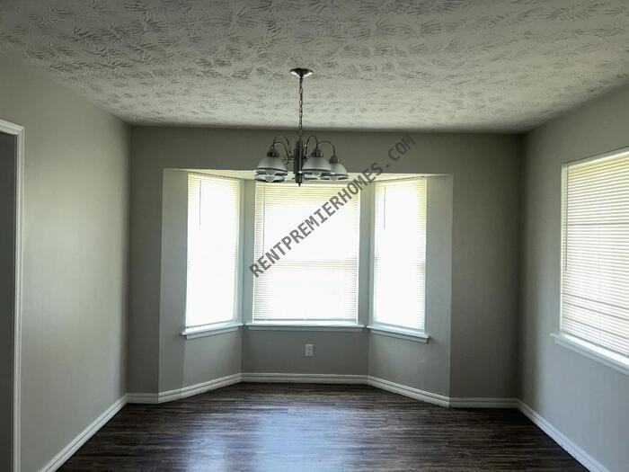 228 N Choctaw Ave - Photo 2 of 14