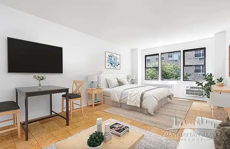 E 46th St #4V - Photo 2 of 5