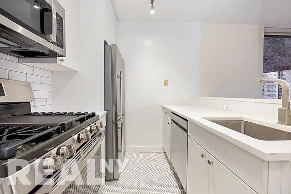 E 44th St #12F - Photo 2 of 7