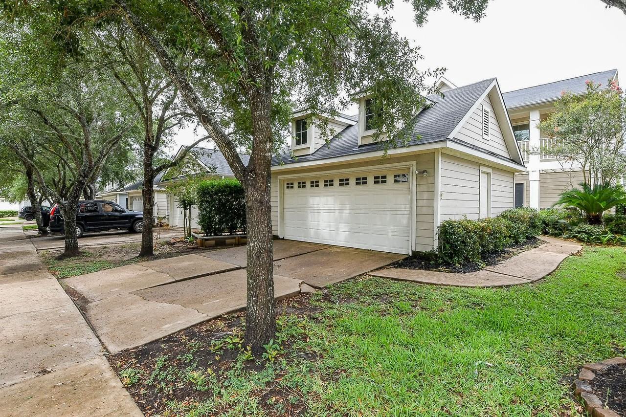 5830 Silver Oak - Photo 2 of 35