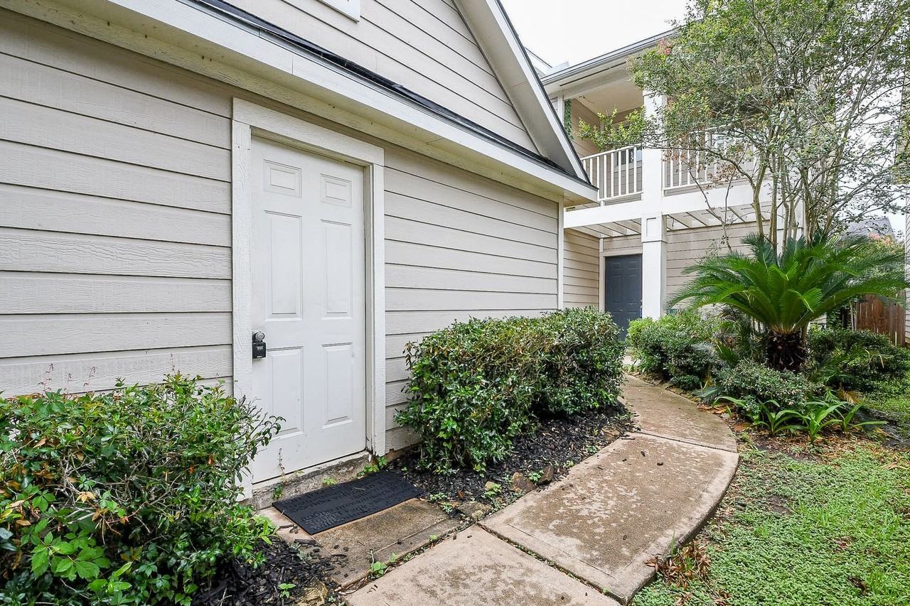 5830 Silver Oak - Photo 3 of 35