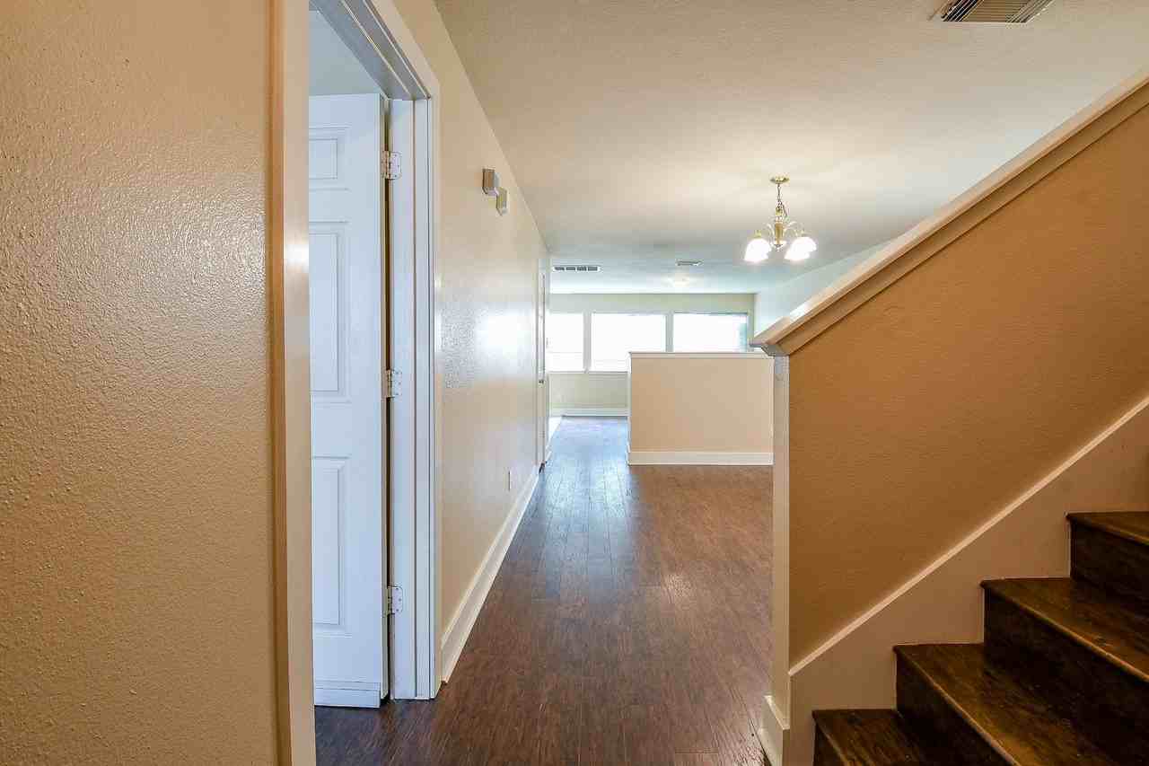5830 Silver Oak - Photo 5 of 35