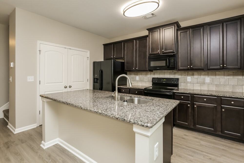 1072 Glenwyck Dr - Photo 7 of 17