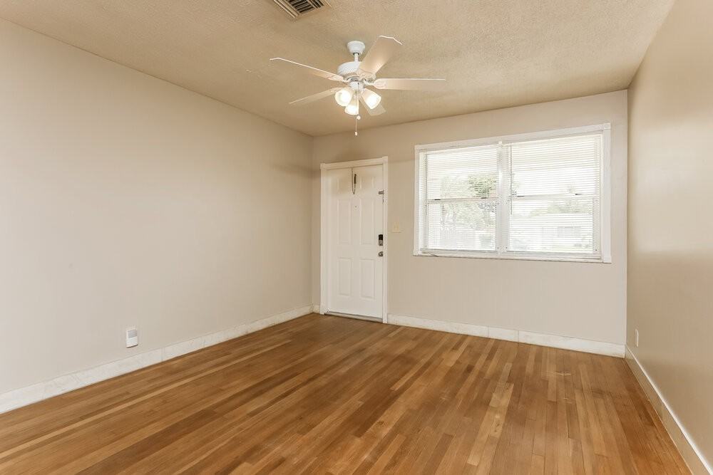 2468 Wiley St - Photo 5 of 16