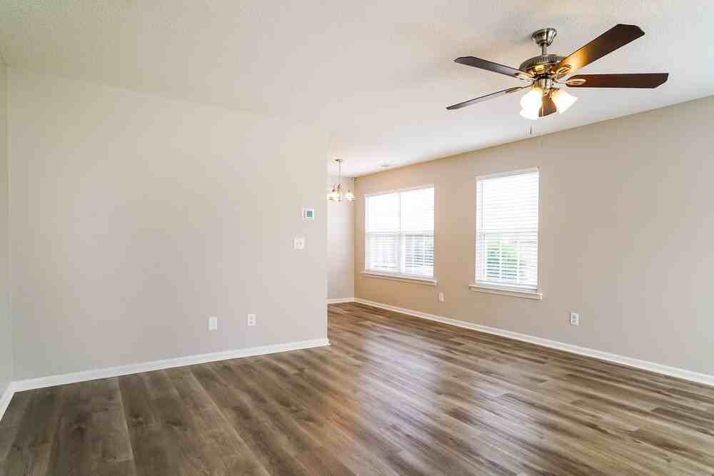 8145 Wesley Farm Dr - Photo 4 of 17