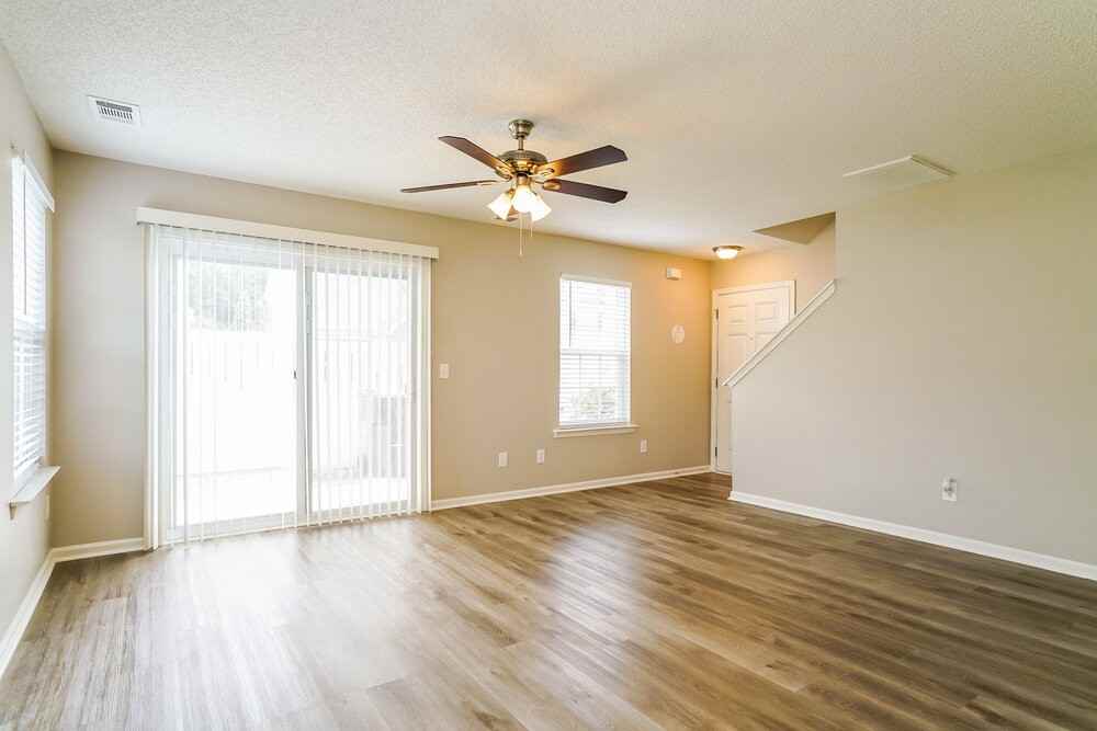 8145 Wesley Farm Dr - Photo 5 of 17
