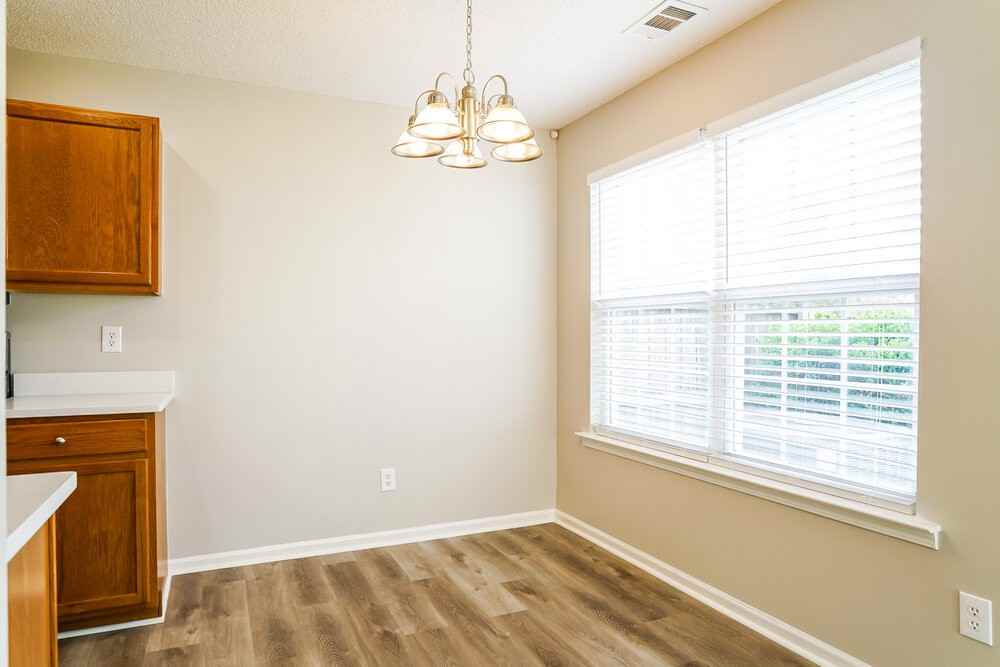 8145 Wesley Farm Dr - Photo 7 of 17