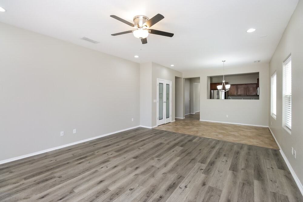 41538 N Salix Dr - Photo 4 of 17