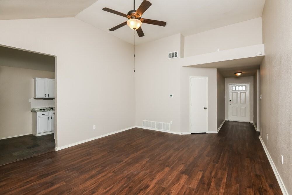 629 Ozark Ave - Photo 4 of 16