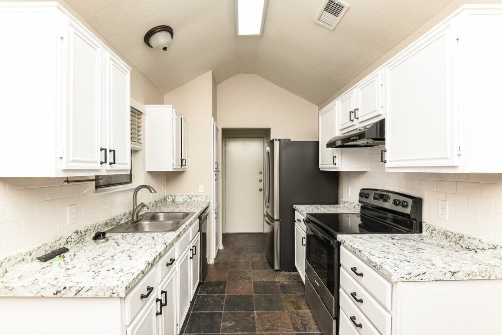 629 Ozark Ave - Photo 6 of 16