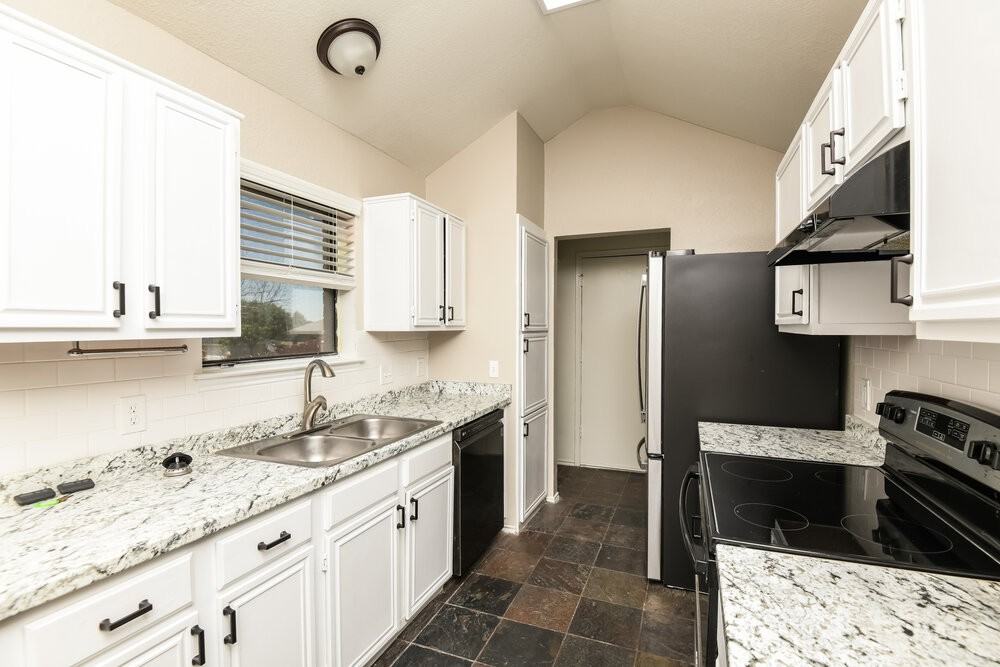 629 Ozark Ave - Photo 7 of 16