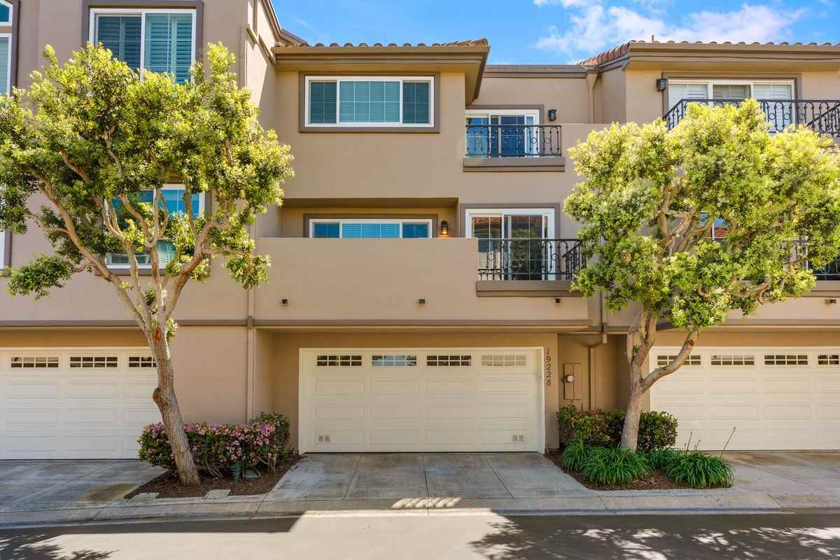 19228 Seabrook Ln - Photo 3 of 30