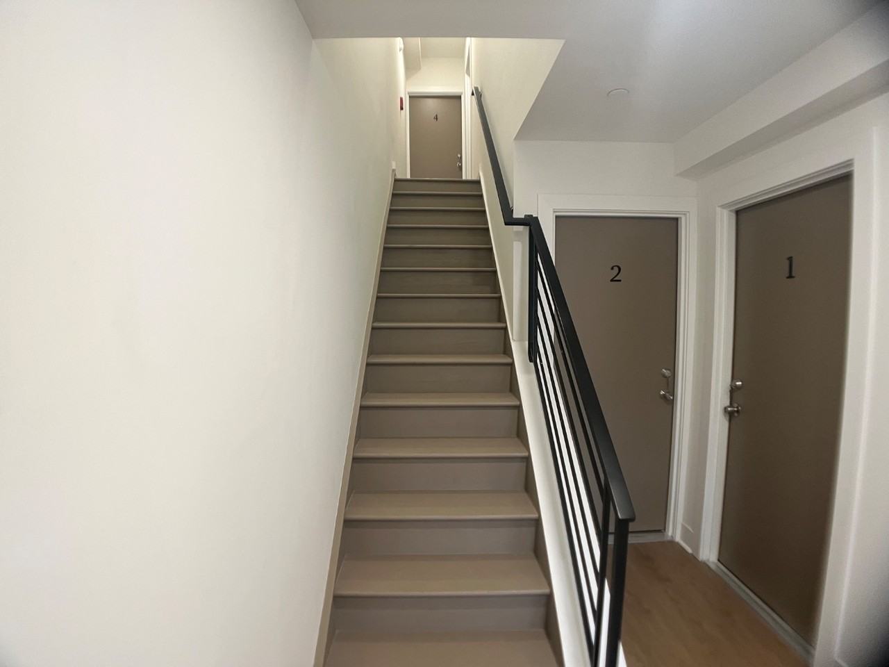 812 W Roosevelt Blvd - Photo 4 of 27