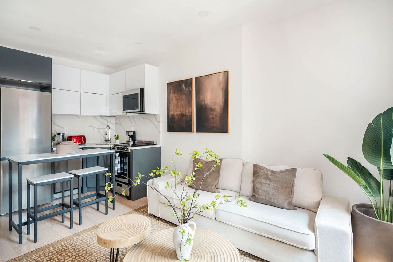 319 E 14th St #1238449P - Photo 3 of 22