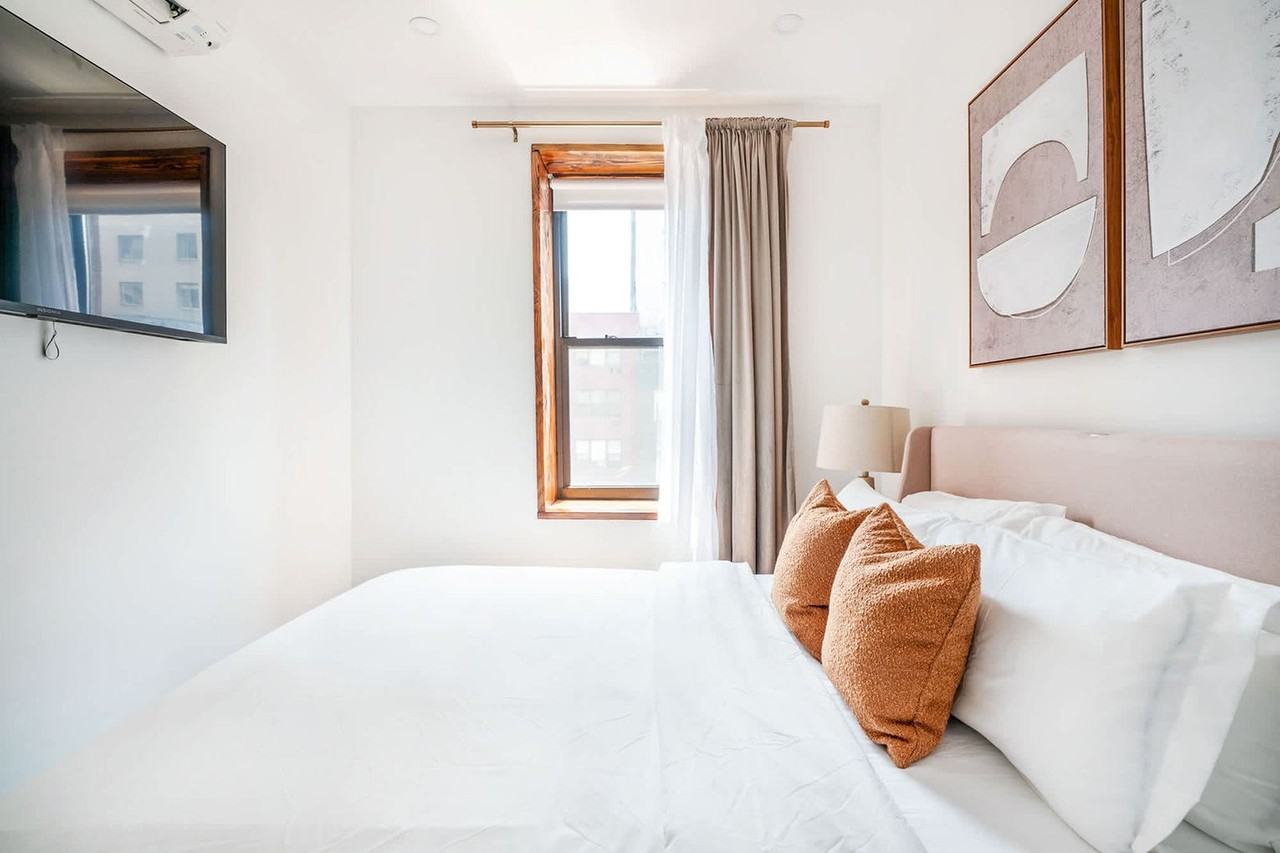 319 E 14th St #1238449P - Photo 7 of 22