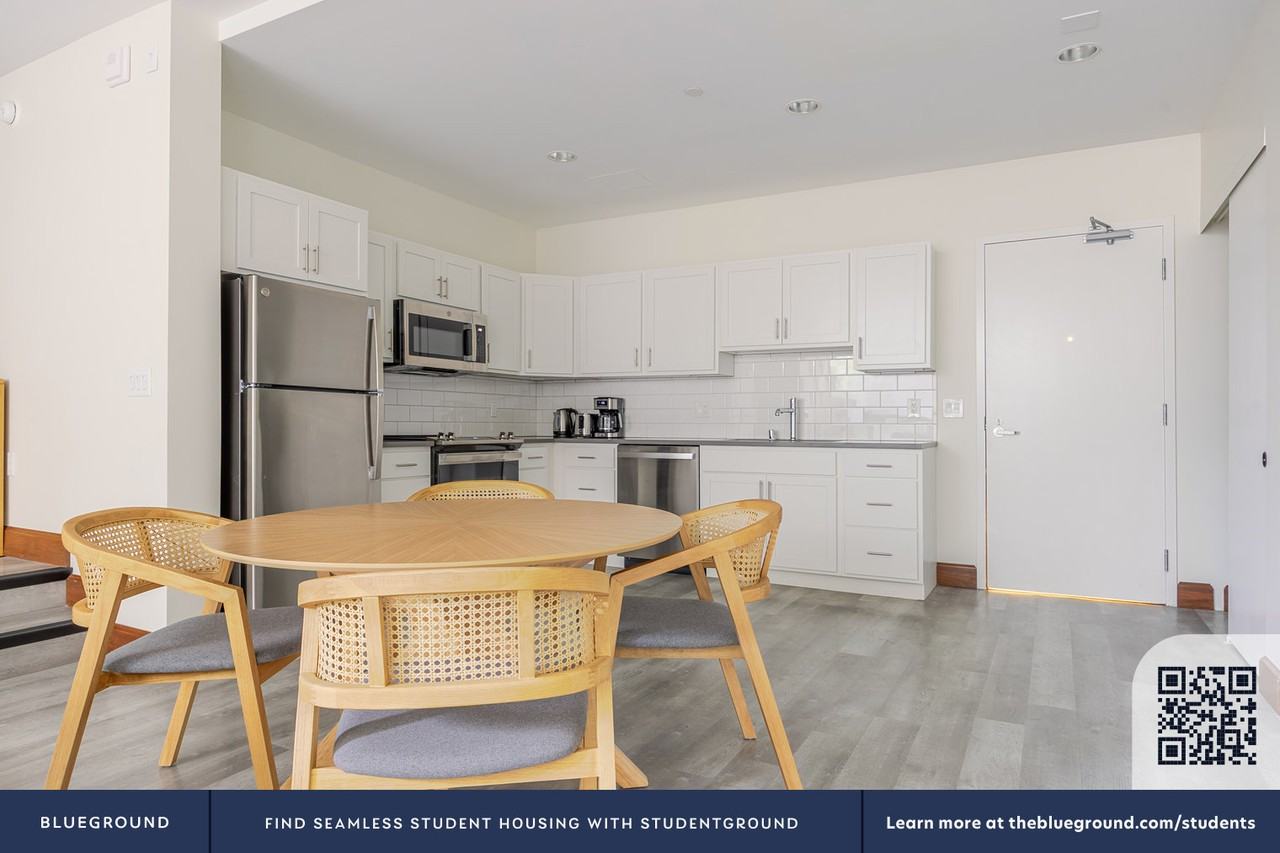 110 West Ocean Boulevard - Photo 7 of 21