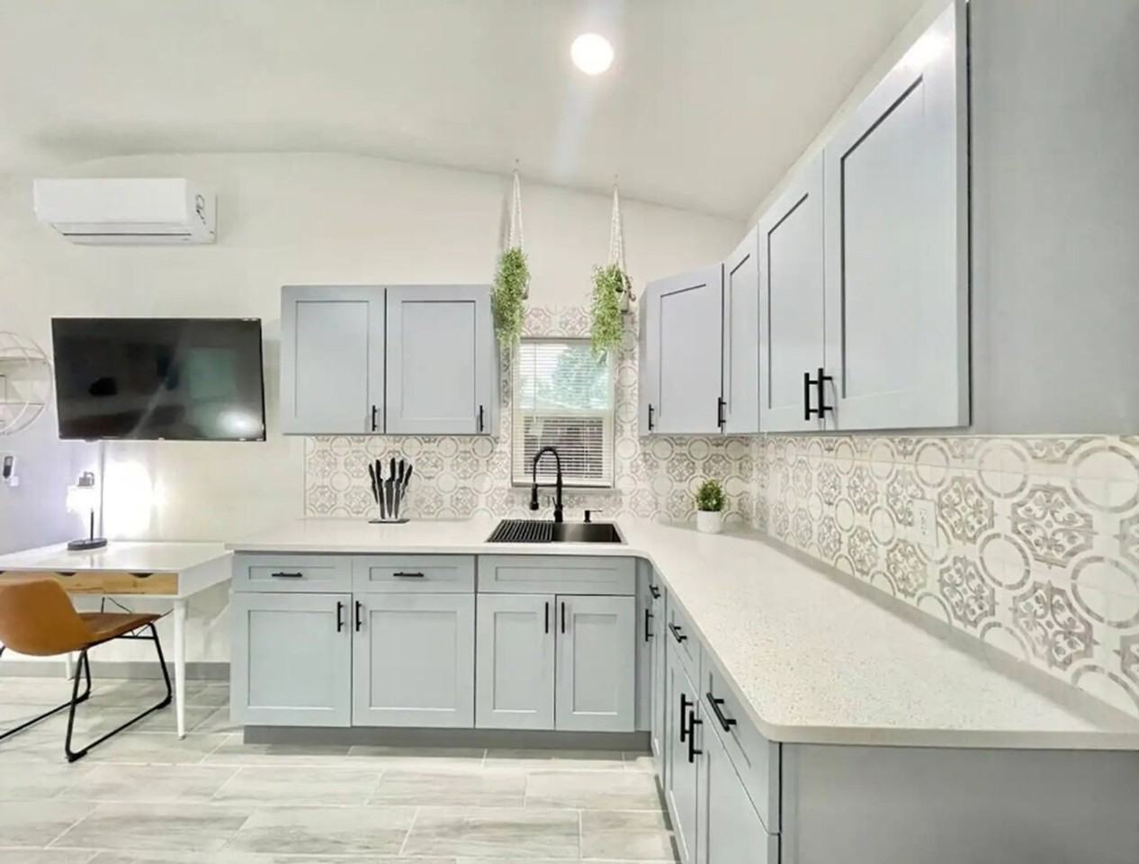 1221 Corbett Ln #1094190P - Photo 3 of 8