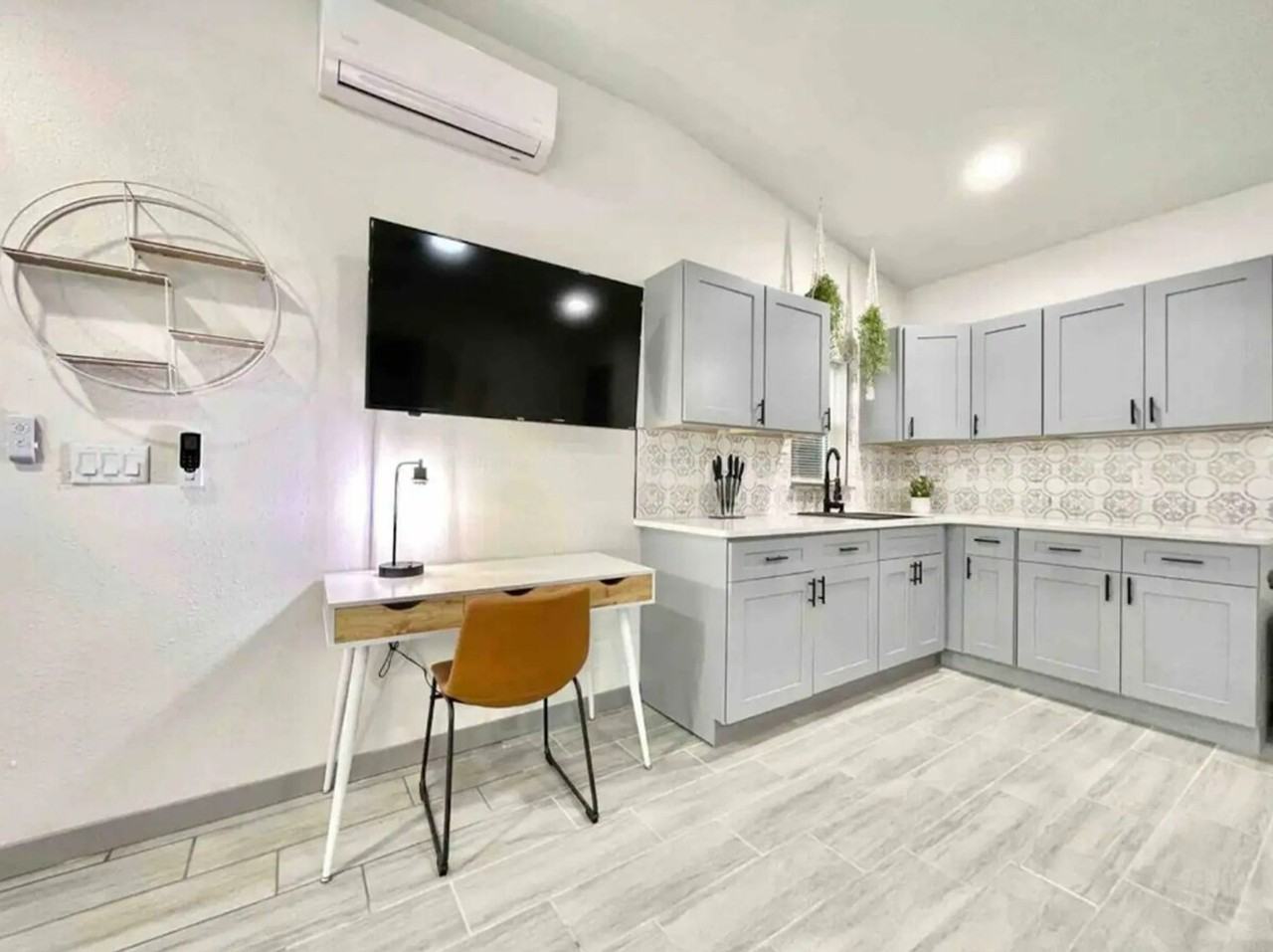 1221 Corbett Ln #1094190P - Photo 4 of 8