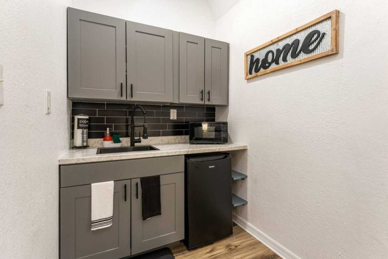 2233 E Kaley Ave #1094193P - Photo 4 of 6