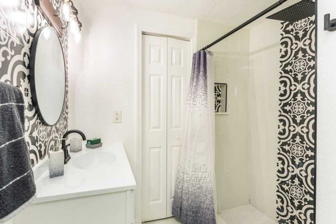 2233 E Kaley Ave #1094193P - Photo 5 of 6