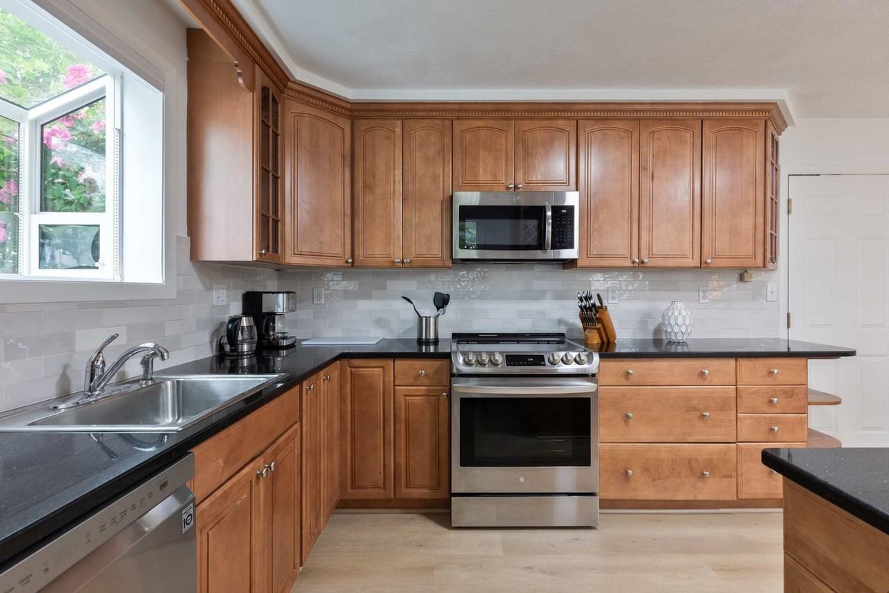 235 Cardinal Medeiros Ave #1239621P - Photo 7 of 28