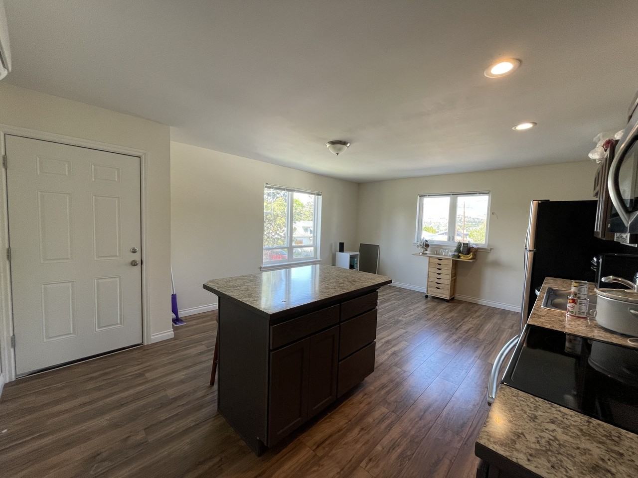 921 3rd Street #C3 - Photo 3 of 14