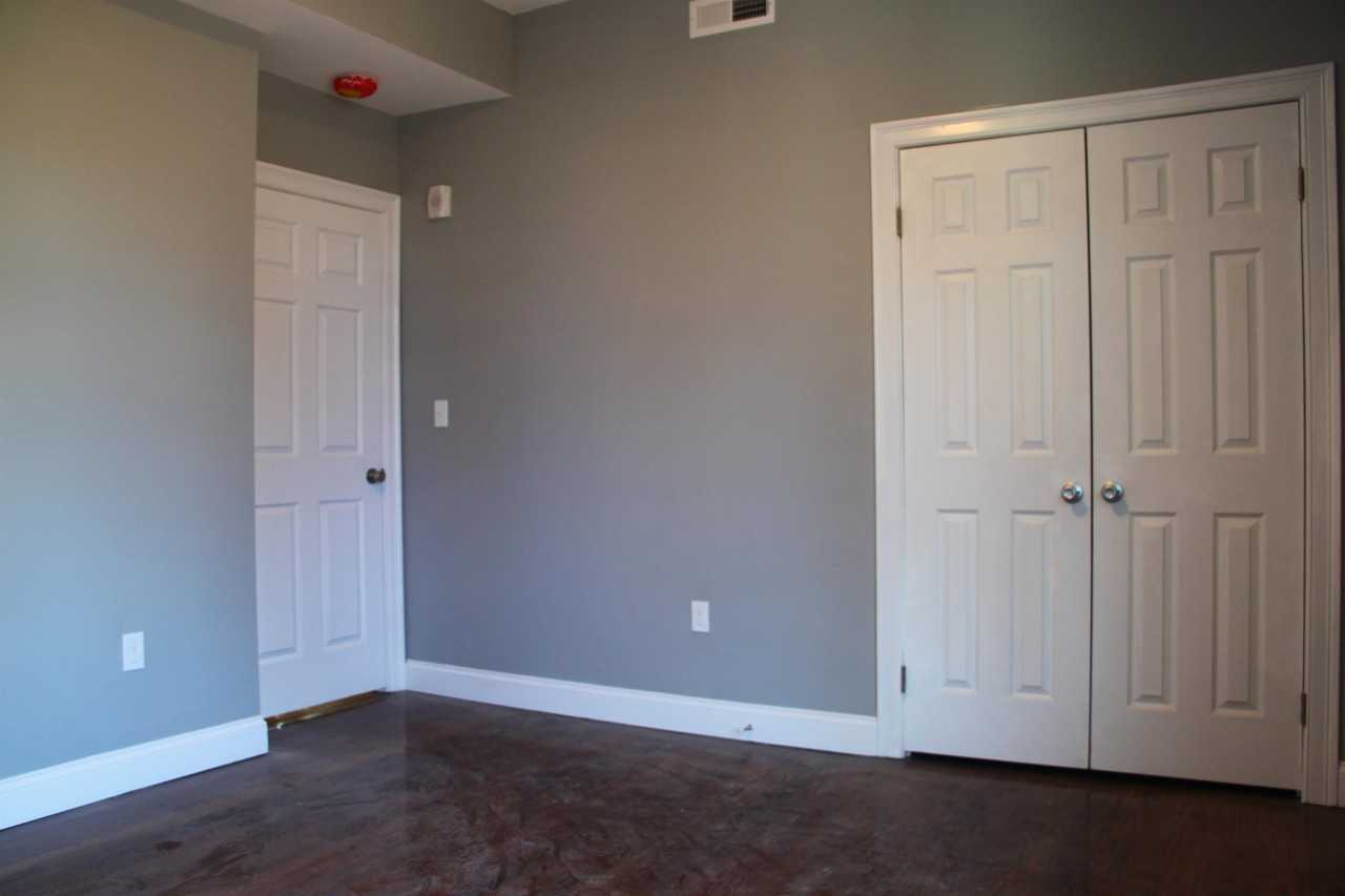 3215 Washington Street - Photo 3 of 10