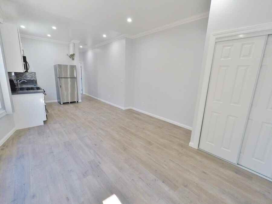 600 22nd St - Photo 2 of 6
