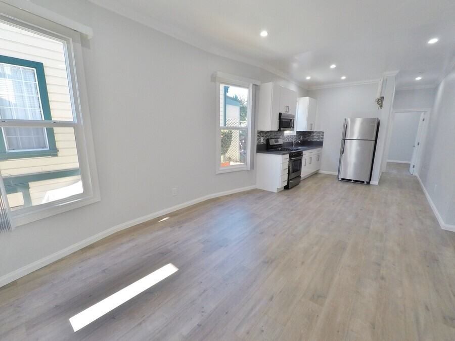 600 22nd St - Photo 3 of 6