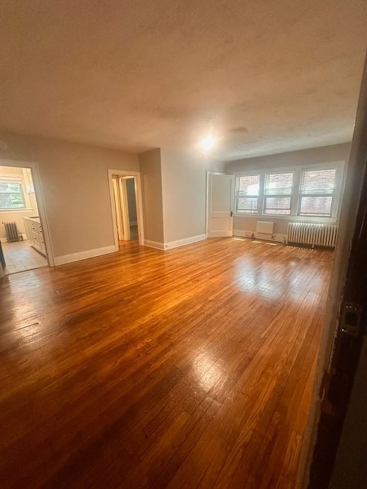 Beautiful Renovated Units - Photo 5 of 24