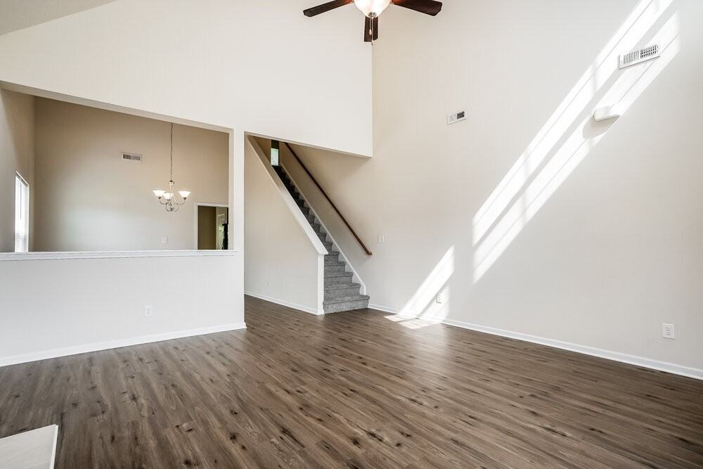 1056 S Philwood Ct - Photo 5 of 17
