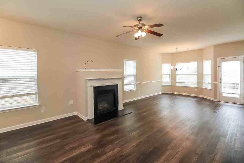 1585 Tigris Ct - Photo 5 of 17