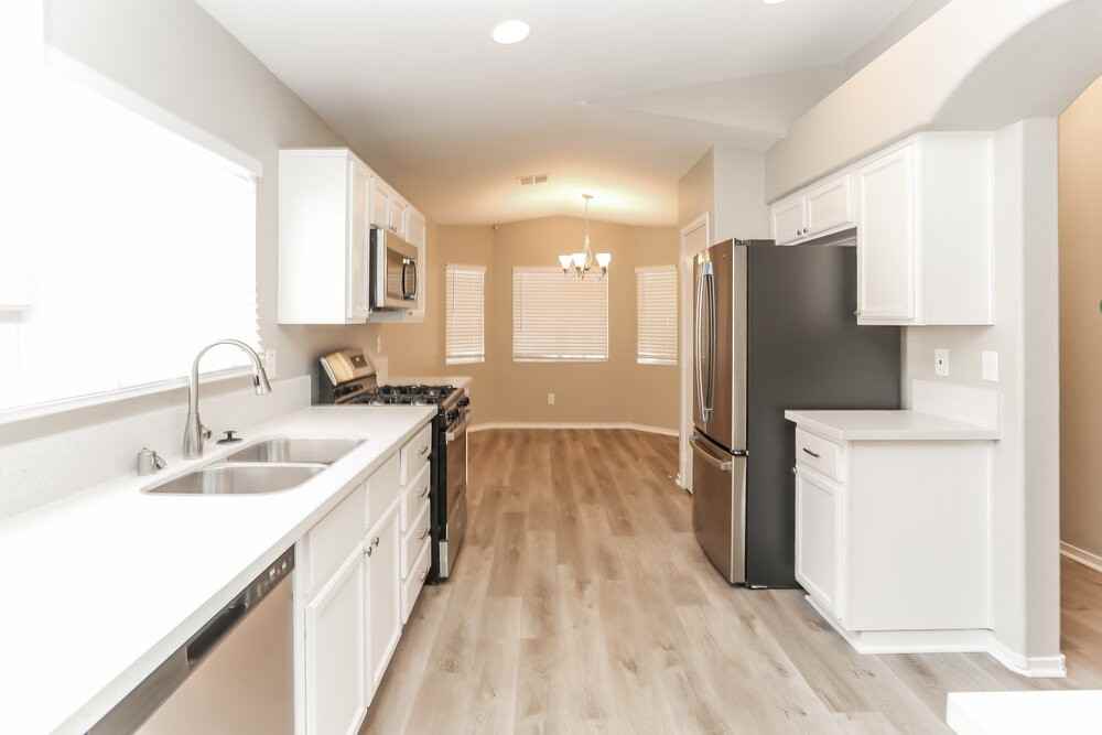 4917 Stormy Ridge Street - Photo 5 of 16