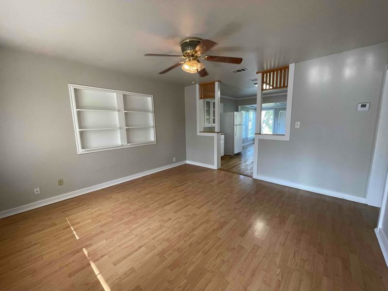 546 N Avenue D - Photo 2 of 8