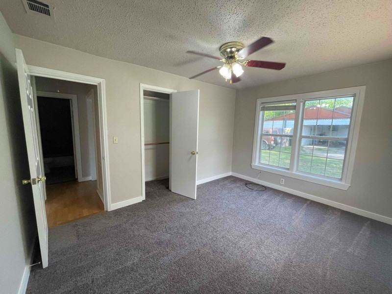546 N Avenue D - Photo 3 of 8