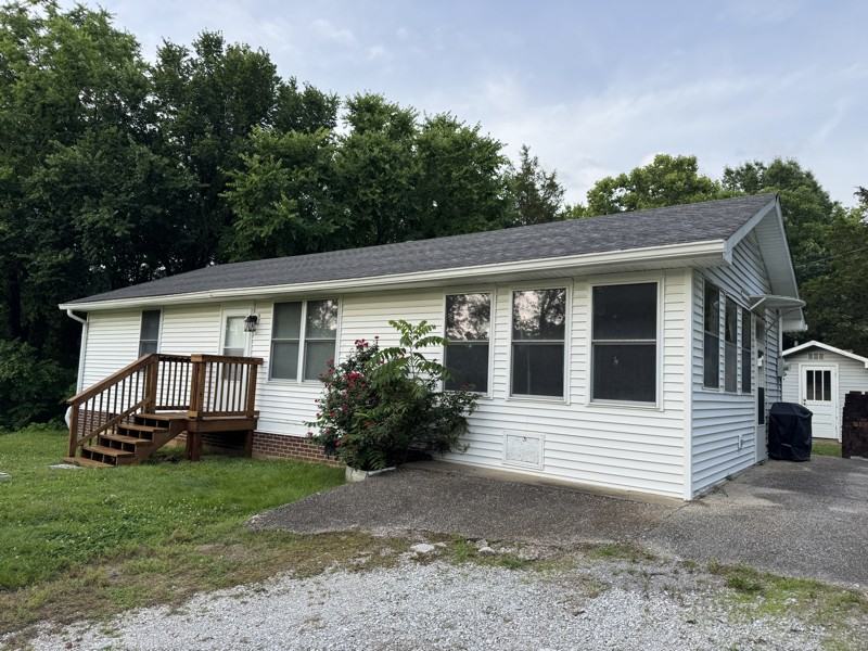 1207 Spring Creek Rd - Photo 2 of 11