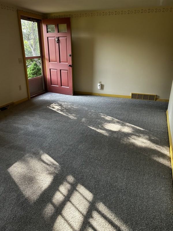 49 Lakeview Dr - Photo 2 of 3