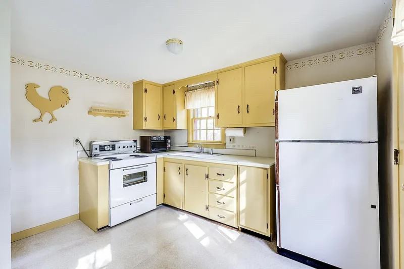 49 Lakeview Dr - Photo 3 of 3