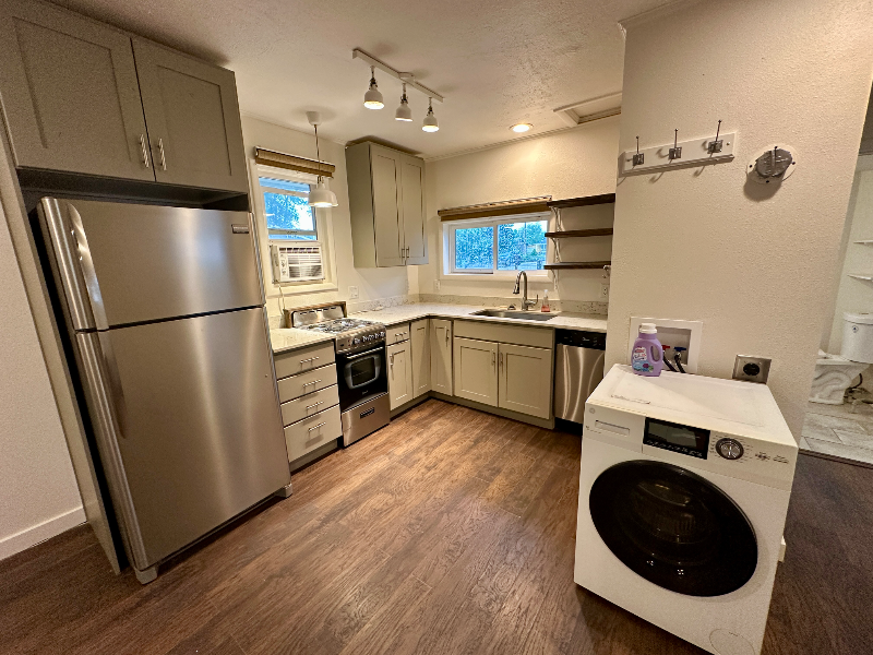 3734 Roosevelt Ave - Photo 3 of 12