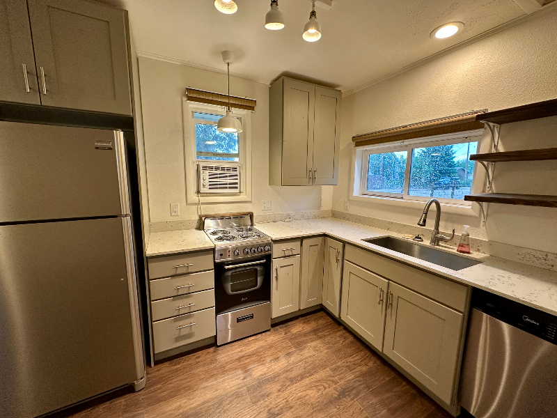 3734 Roosevelt Ave - Photo 4 of 12