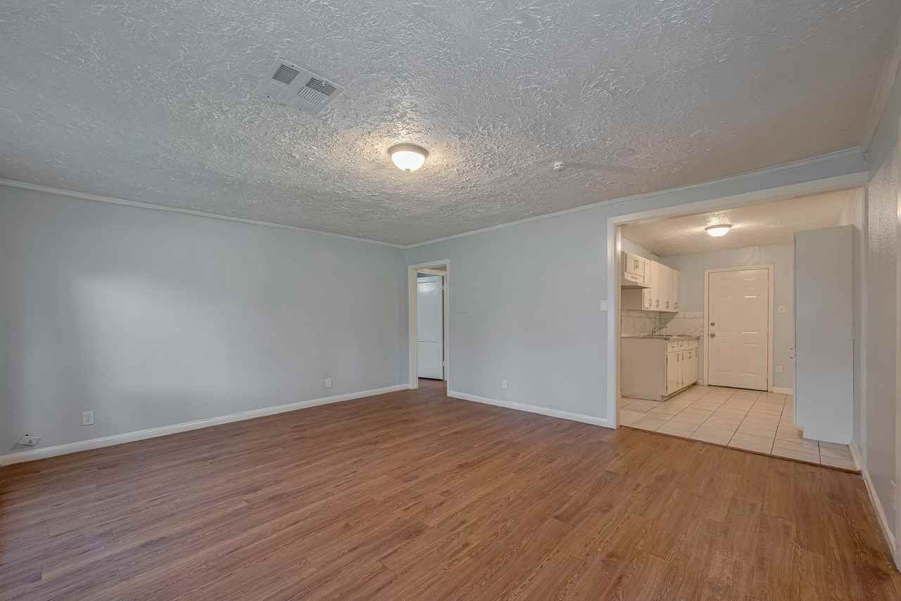 4906 Larkspur St - Photo 2 of 18