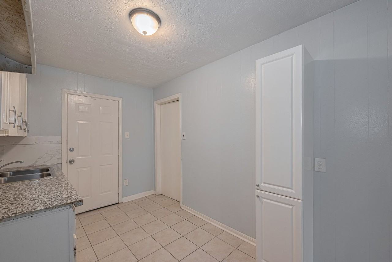 4906 Larkspur St - Photo 6 of 18