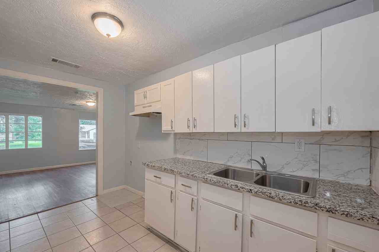 4906 Larkspur St - Photo 7 of 18