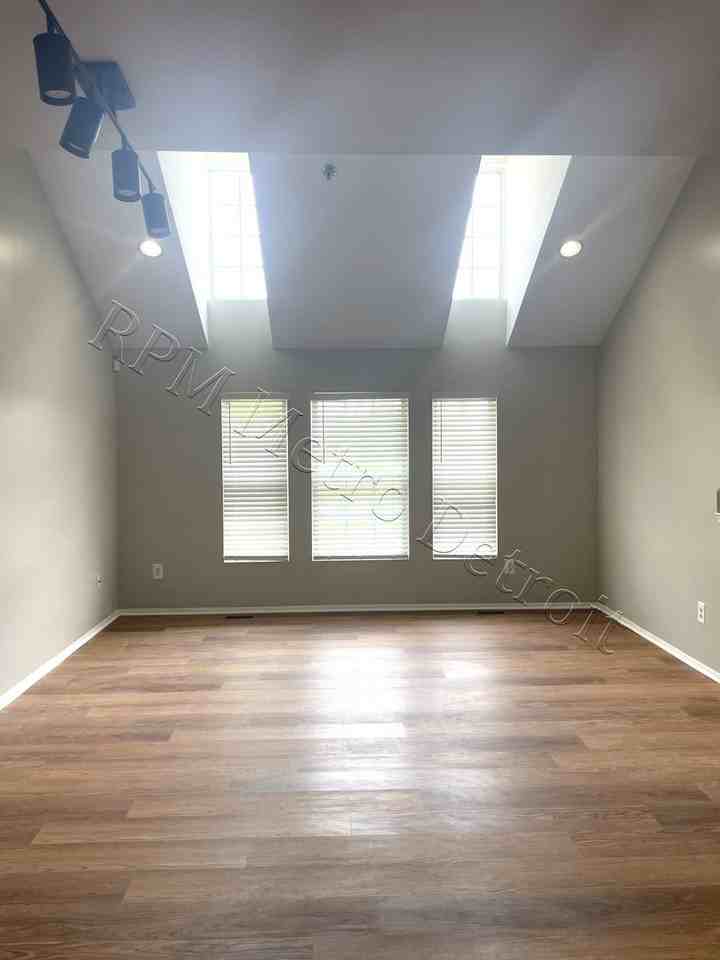 15641 Stone Crossing Dr - Photo 3 of 20