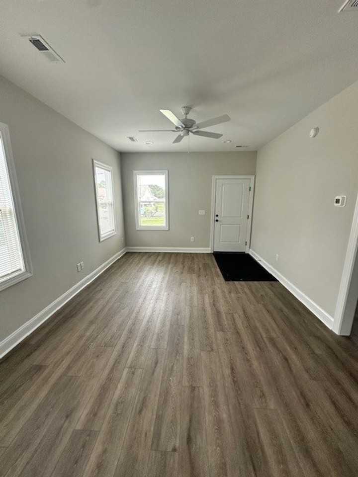 1912 Oak St - Photo 4 of 17