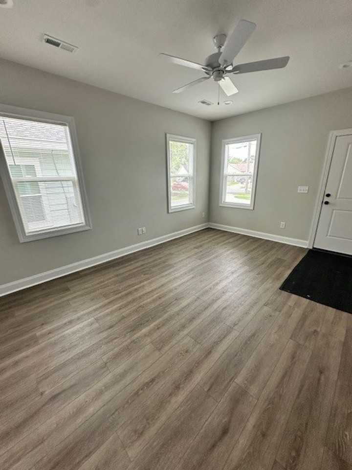 1912 Oak St - Photo 5 of 17