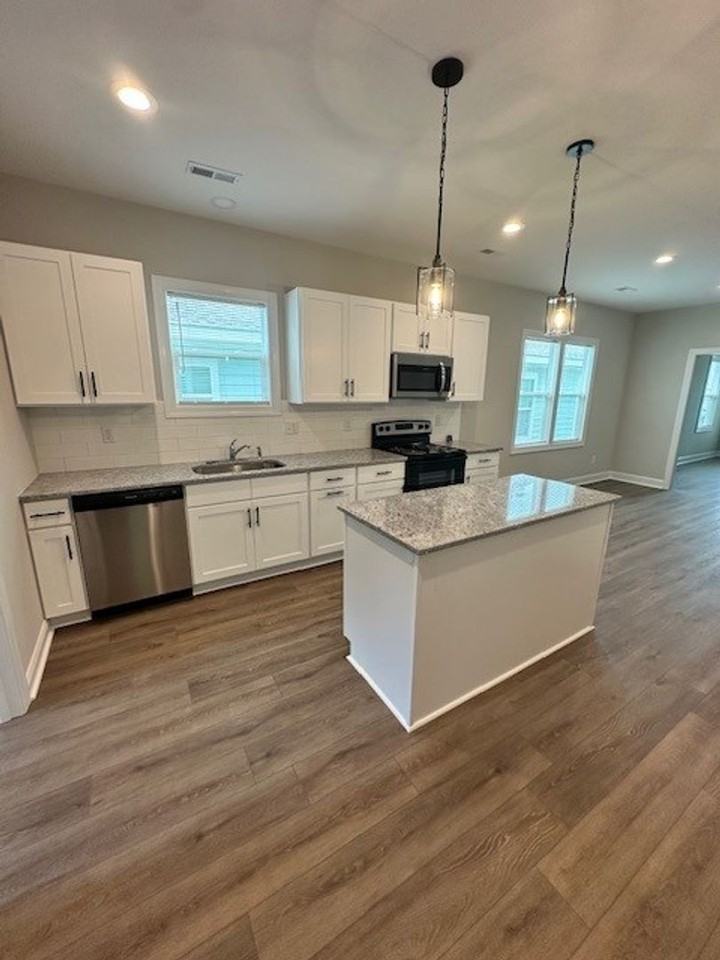 1912 Oak St - Photo 6 of 17