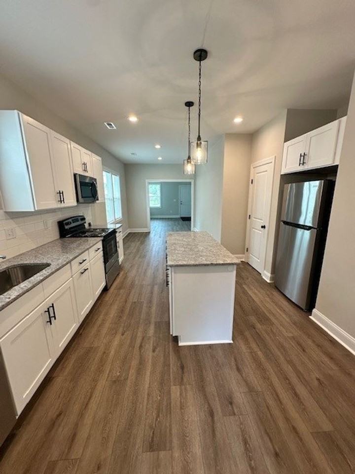 1912 Oak St - Photo 7 of 17
